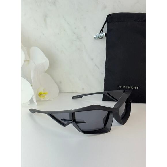 NEW Givenchy GV40049I Cut Mask Black Matte Sunglasses - Picture 6 of 10